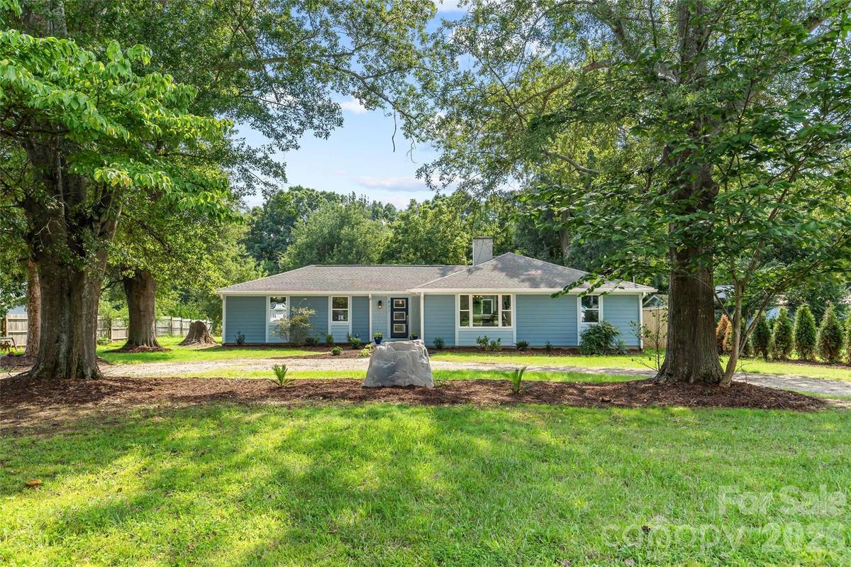 821 Dallas Spencer Mountain RD, Dallas, NC 28034