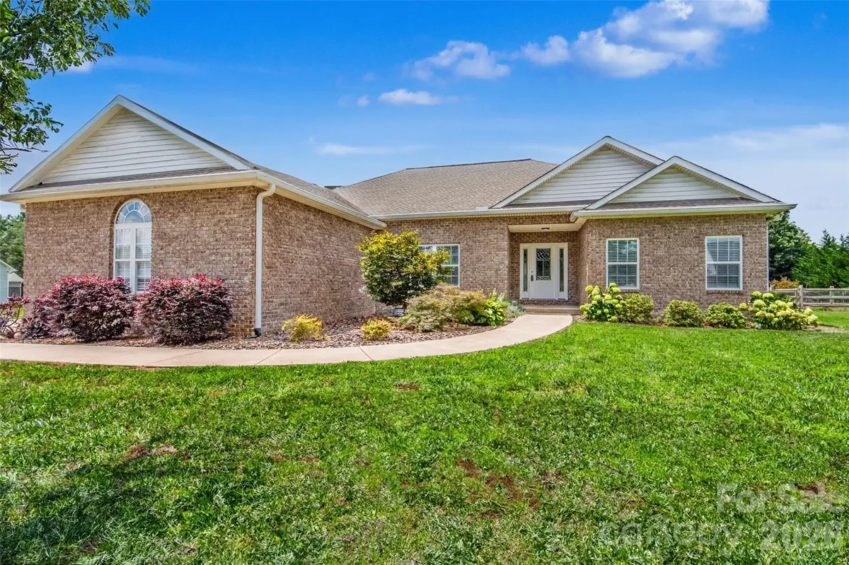 317 Thistle LN, Statesville, NC 28625