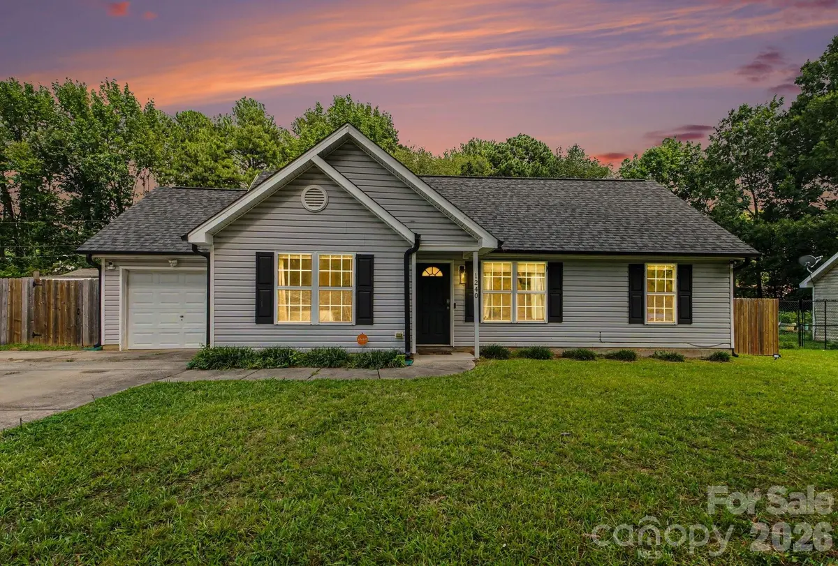 1240 Log Cabin RD, Charlotte, NC 28213