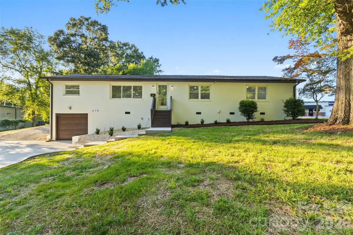 679 Oakridge Farm HWY, Mooresville, NC 28115