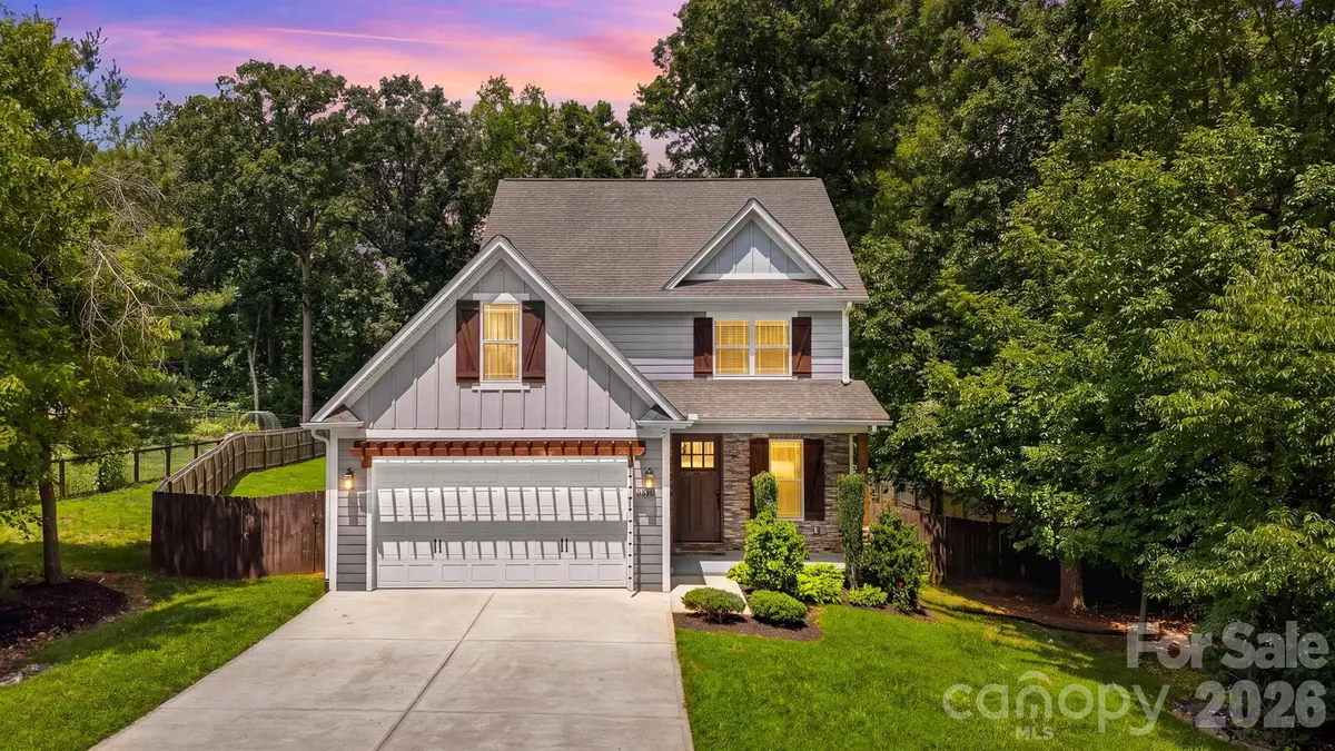 5810 Dwayne Starnes DR, Hickory, NC 28602
