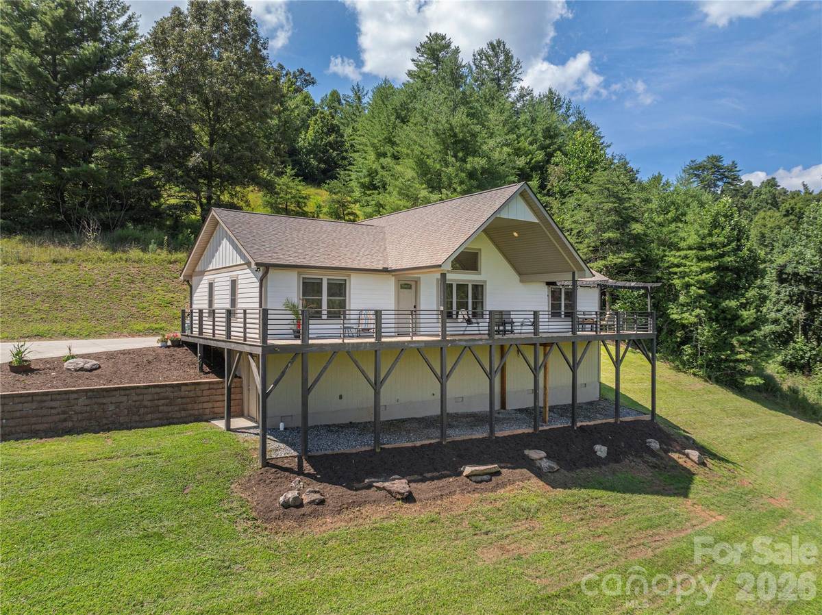68 Clear View DR, Mars Hill, NC 28754