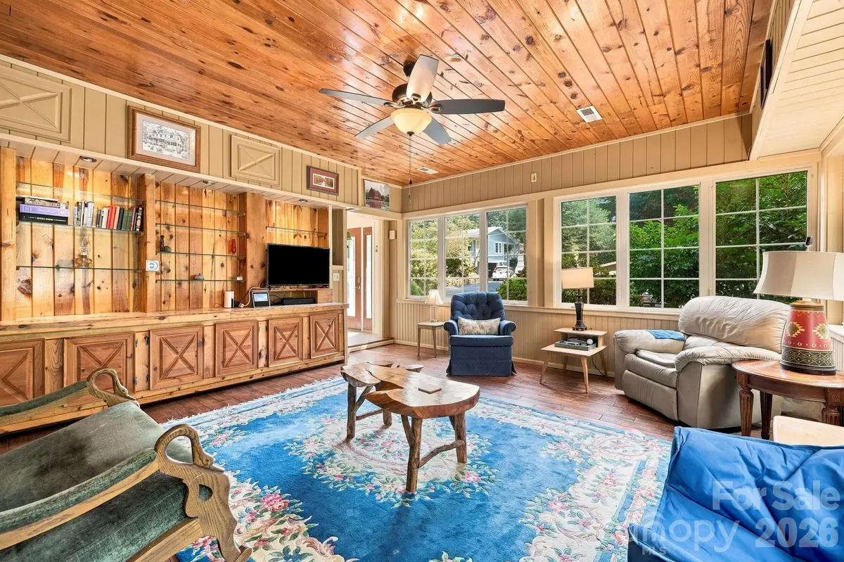 1925 Laurel Park HWY, Hendersonville, NC 28739