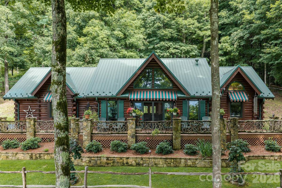 580 Flying Hawk TRL, Waynesville, NC 28786