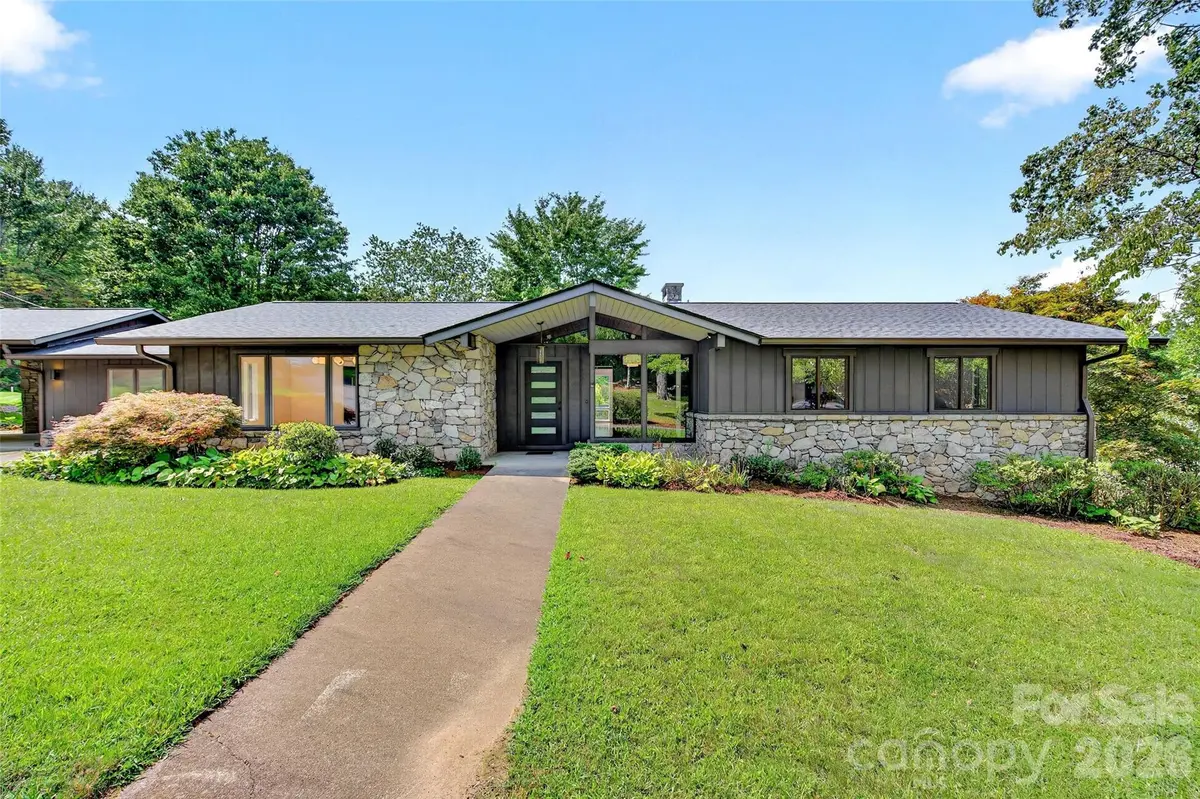 208 Dogwood LN, Black Mountain, NC 28711