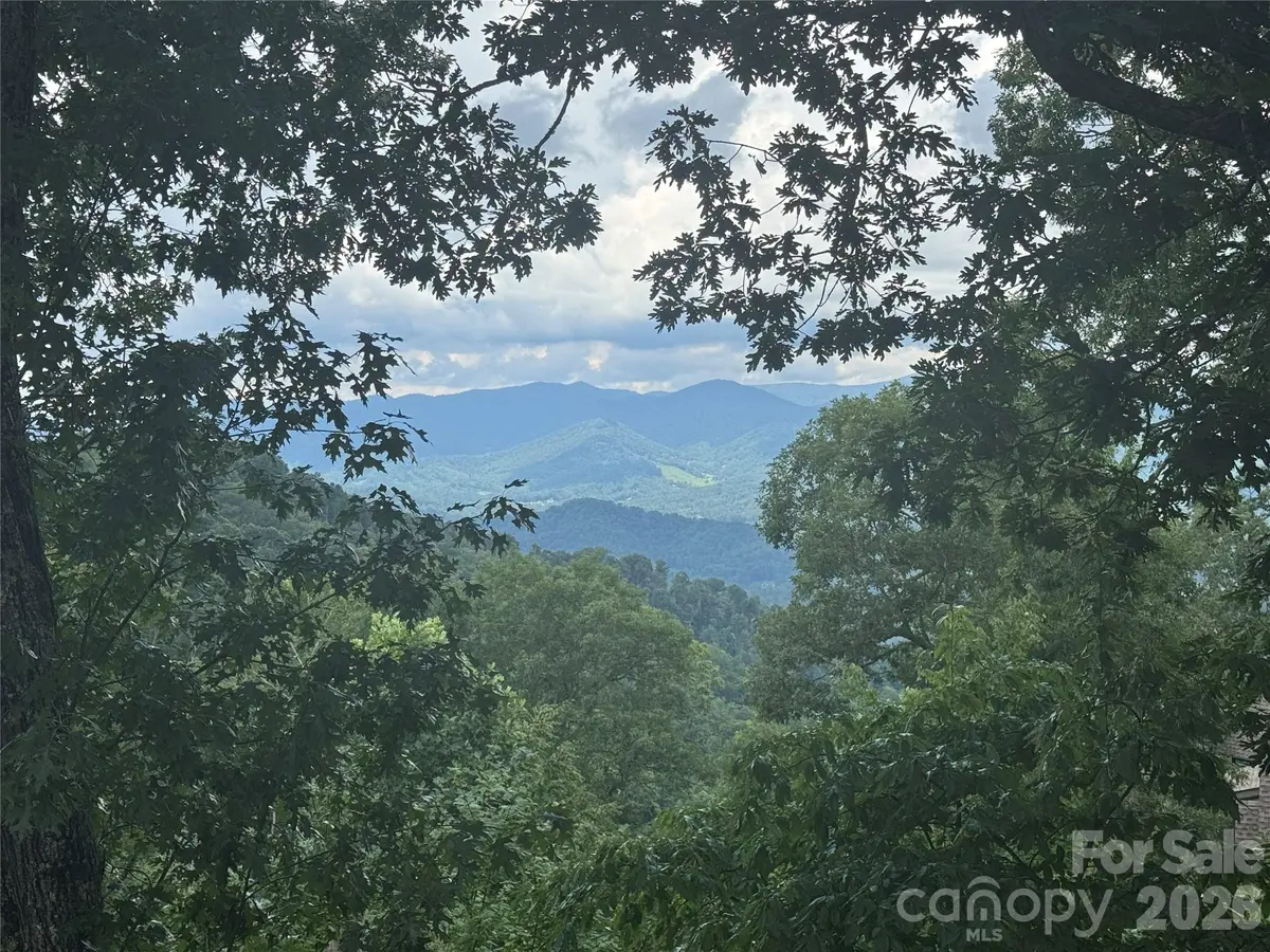 10 Stoney Falls LOOP #304, Burnsville, NC 28714