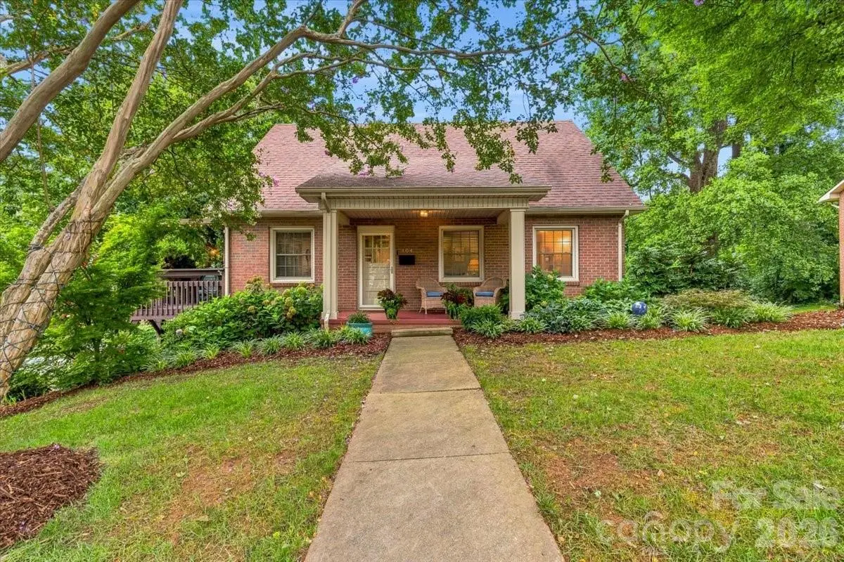 104 Hawthorne LN, Morganton, NC 28655