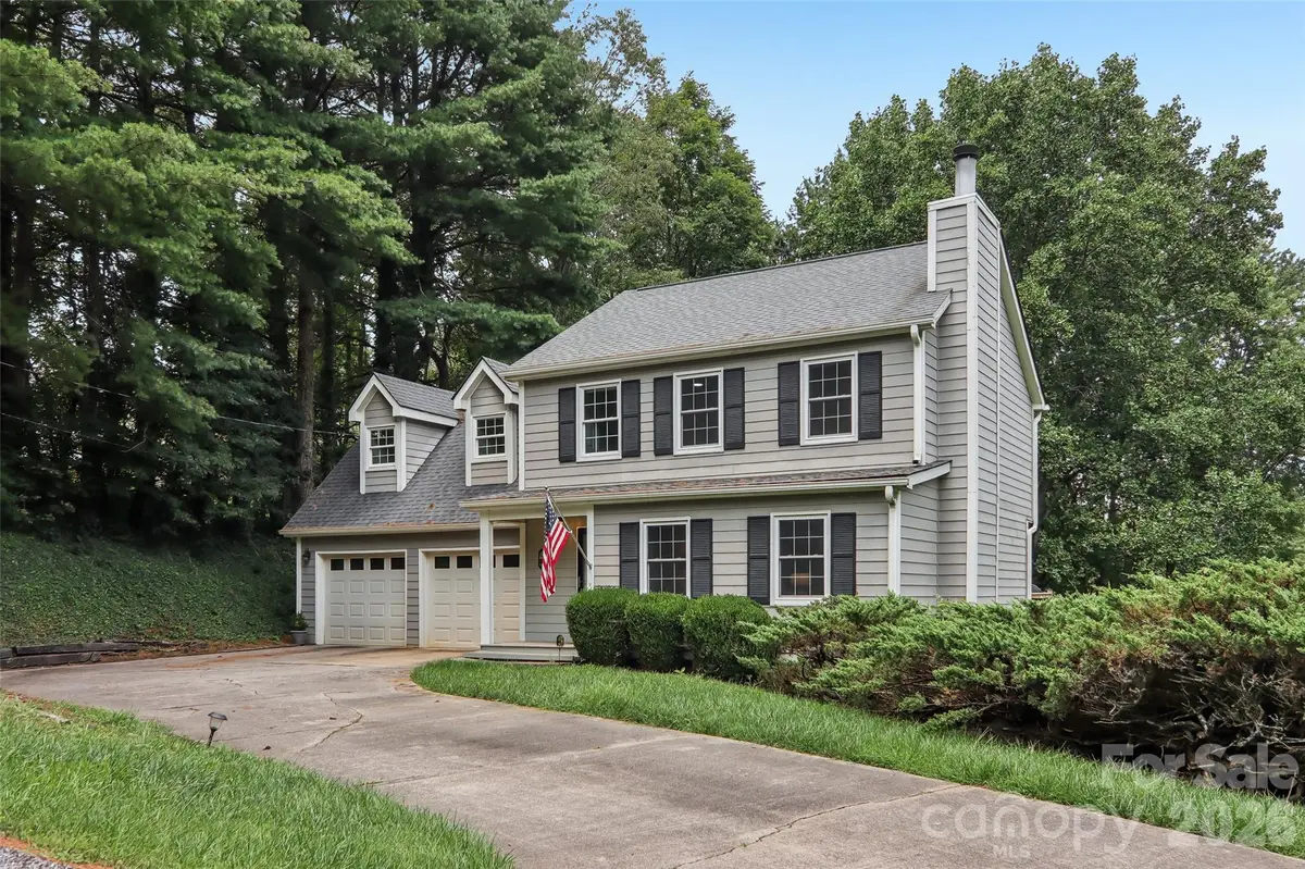 70 Acorn LN, Clyde, NC 28721
