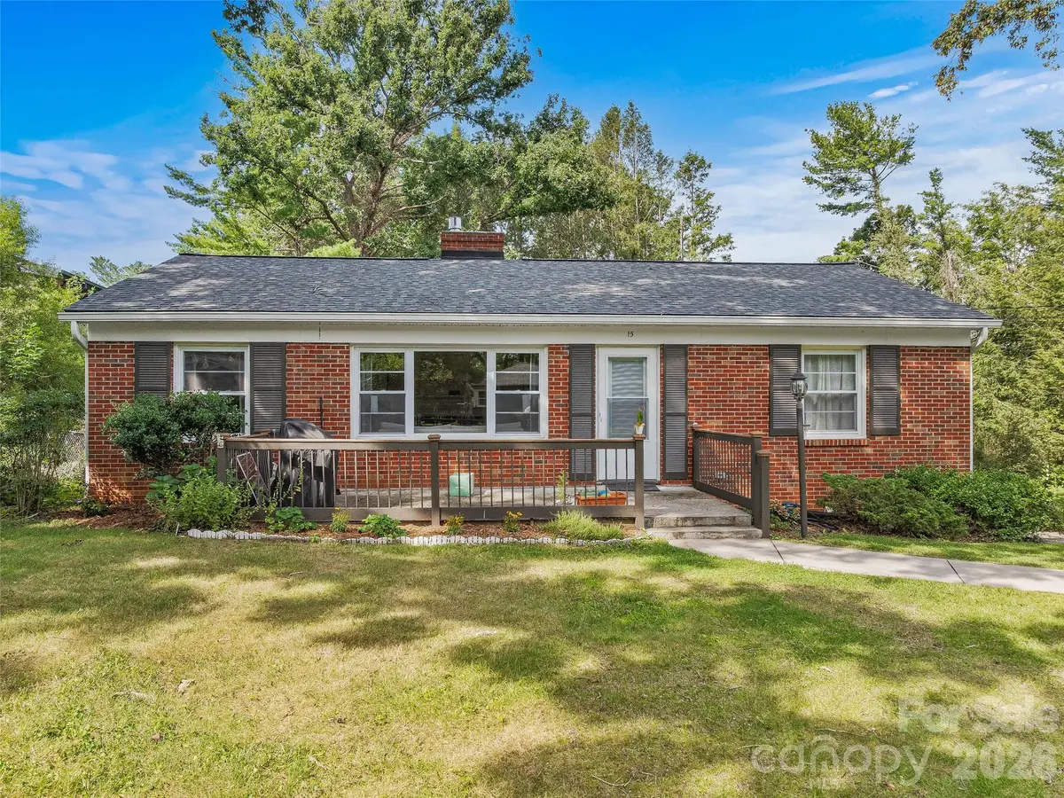 15 Lynnstone CT, Asheville, NC 28805