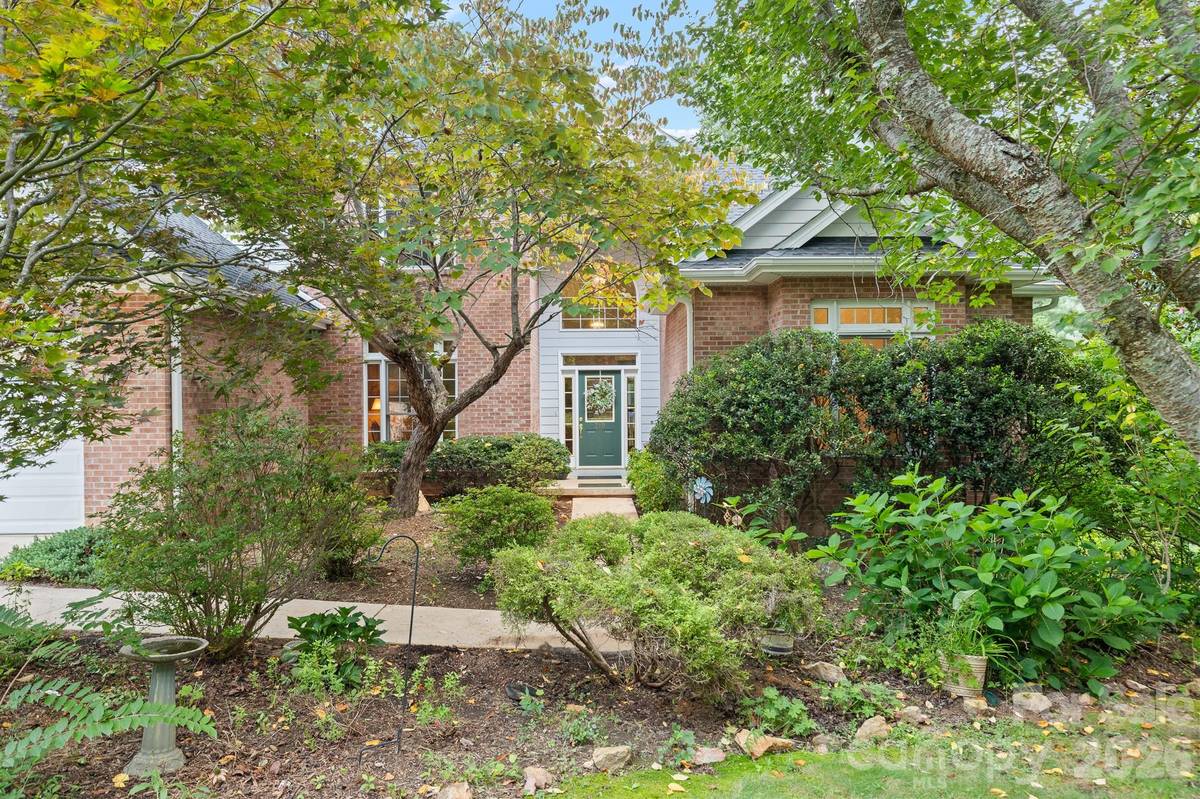 210 Clear Vista CIR, Asheville, NC 28805