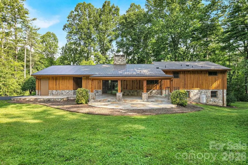 100 Ashton LN, Brevard, NC 28712