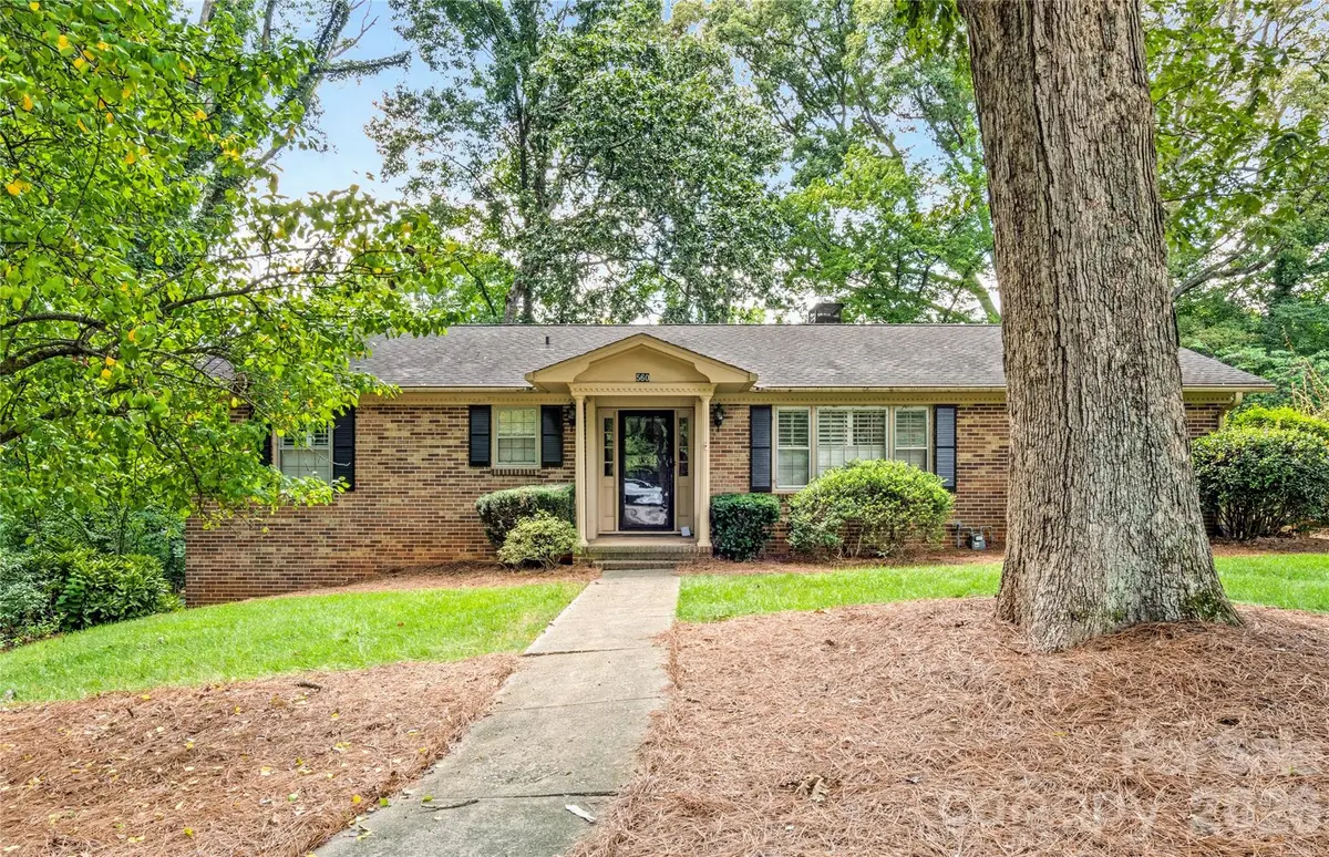 560 Kelway PL, Winston Salem, NC 27104