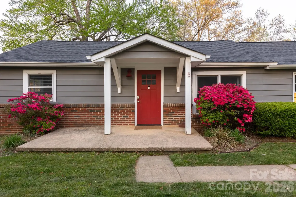 5 Shadowlawn DR, Asheville, NC 28806