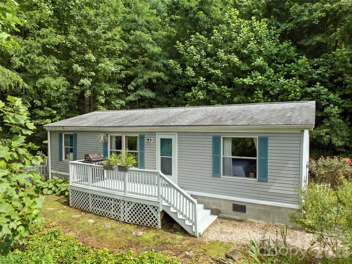 180 Hidden Meadow DR, Candler, NC 28715