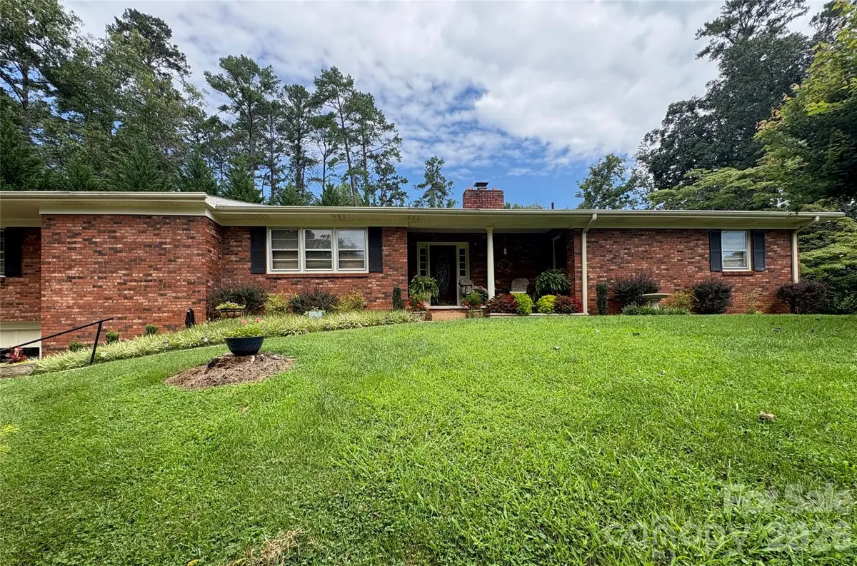 11 Thornberry DR, Alexander, NC 28701