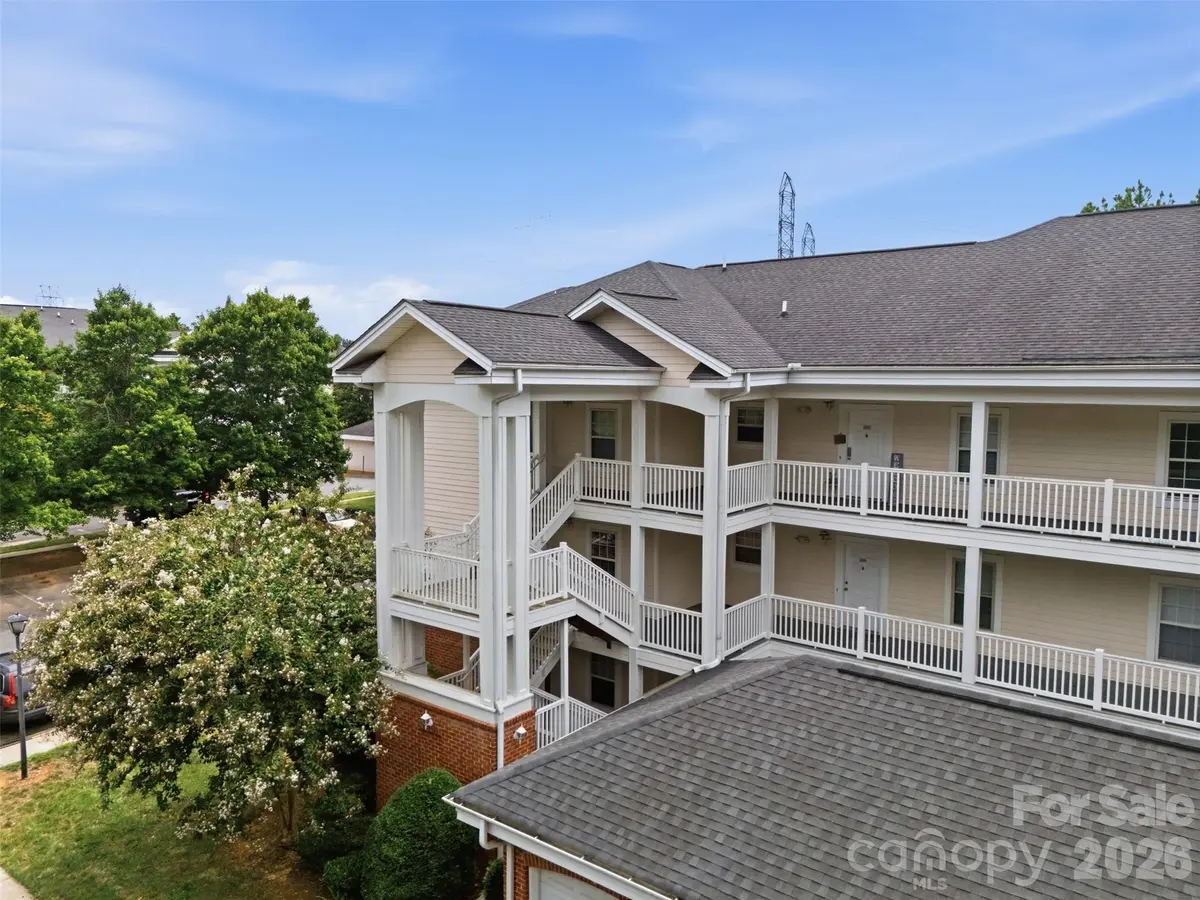8751 Coralbell LN, Charlotte, NC 28213