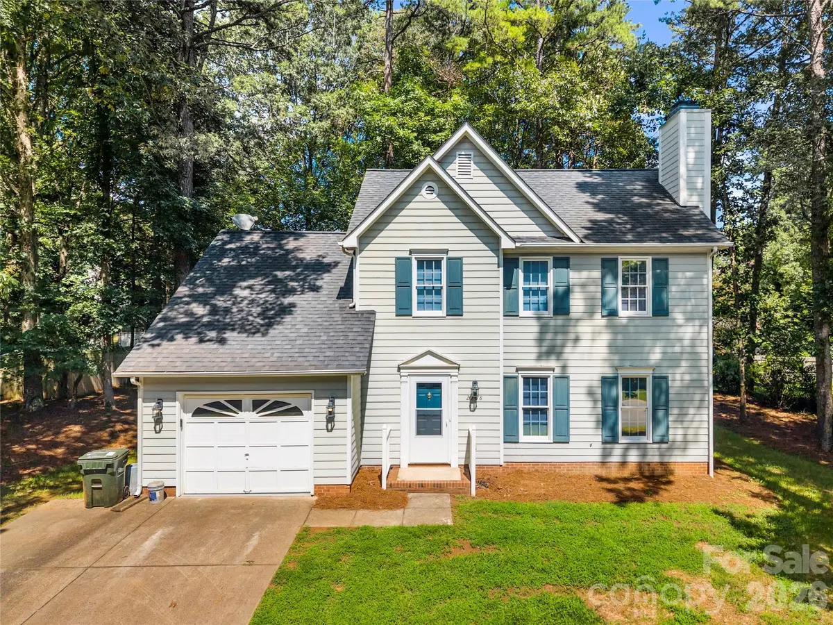 2708 Kirkholm DR, Matthews, NC 28105