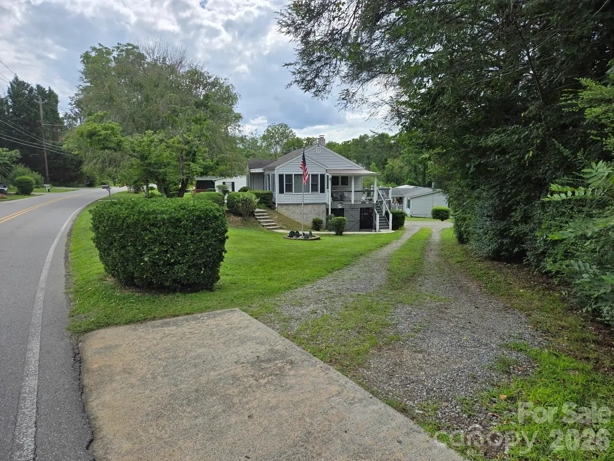 214 Governors View RD, Asheville, NC 28805