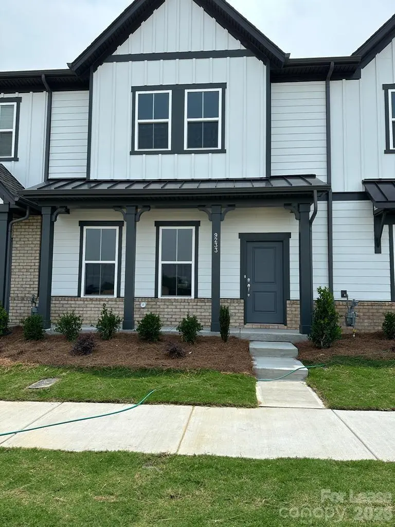 9233 Harwen LN, Charlotte, NC 28215