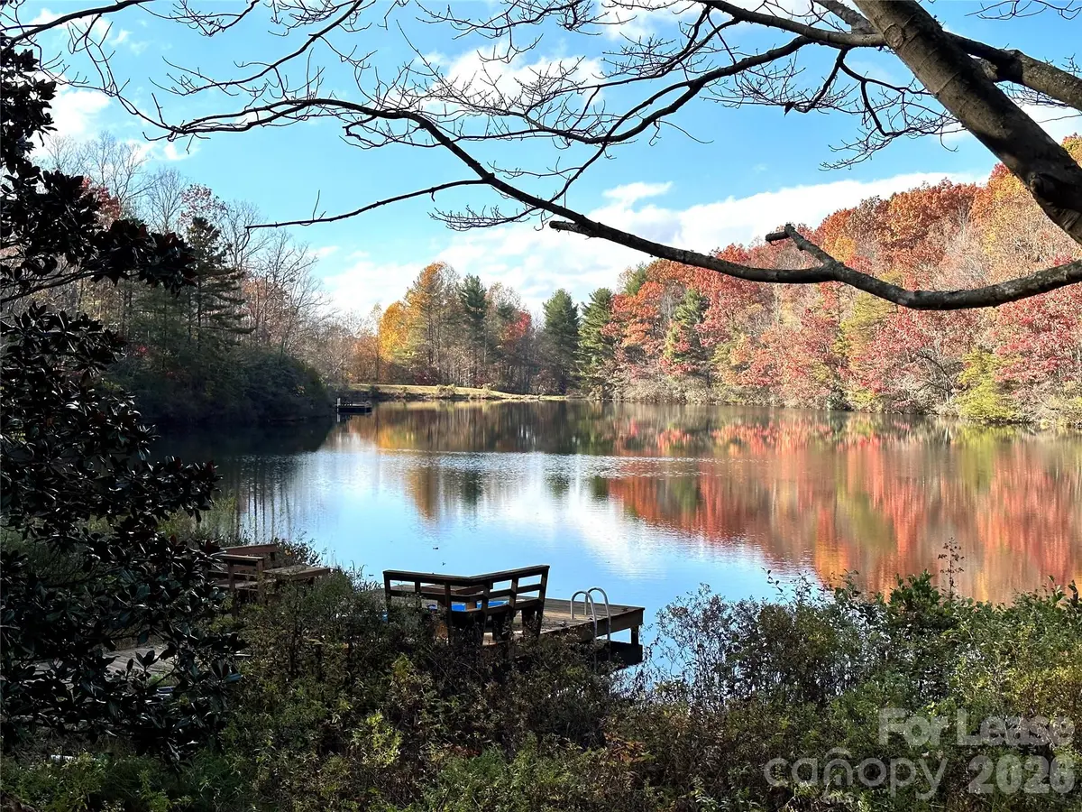 424 LakeView DR, Tryon, NC 28782