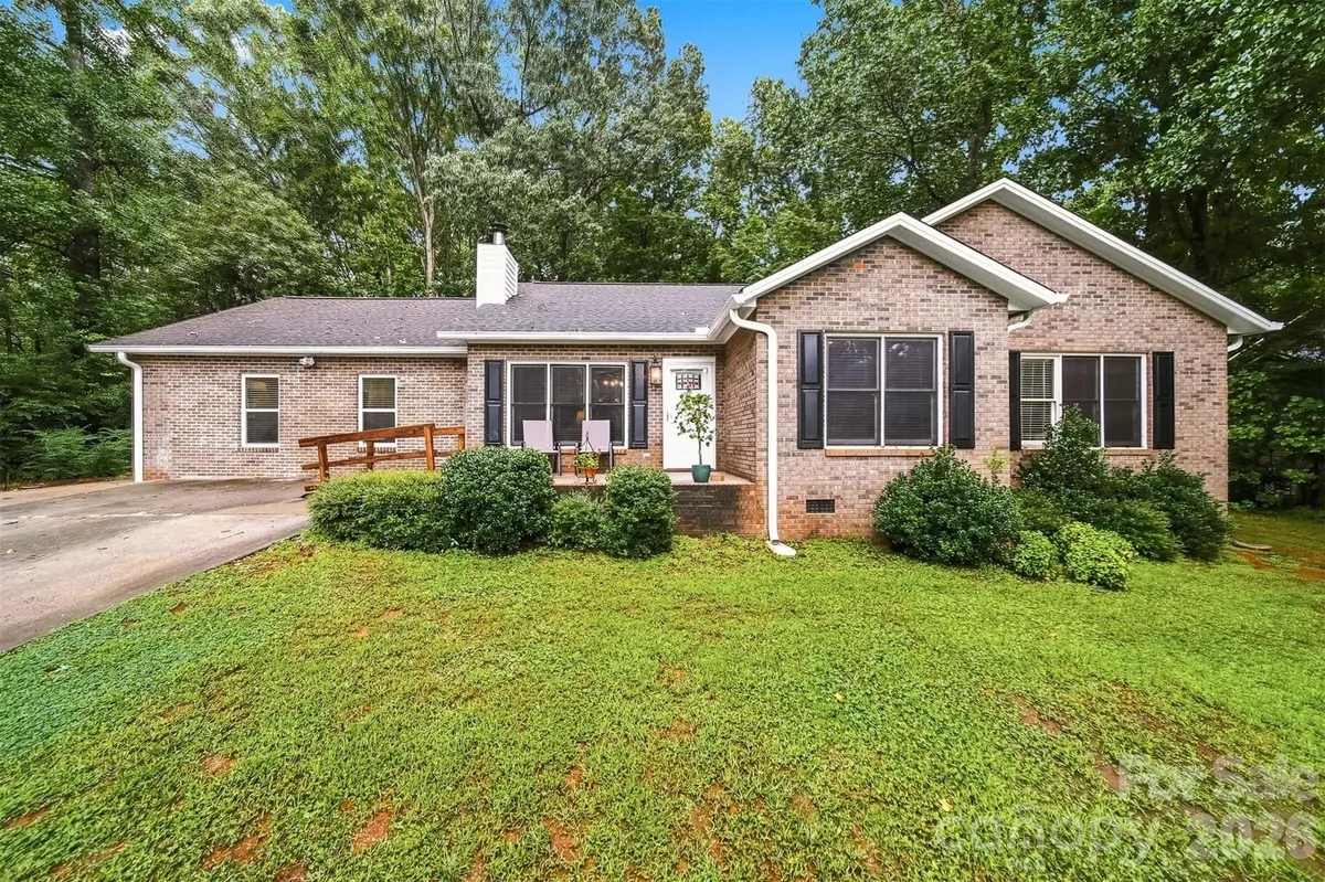 3933 MATTINGLY DR, Hickory, NC 28602