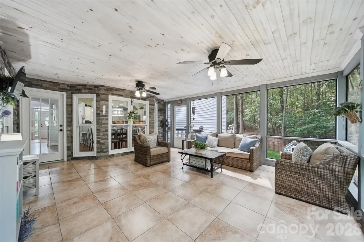 6253 Riviera Run Estates DR, Hickory, NC 28601