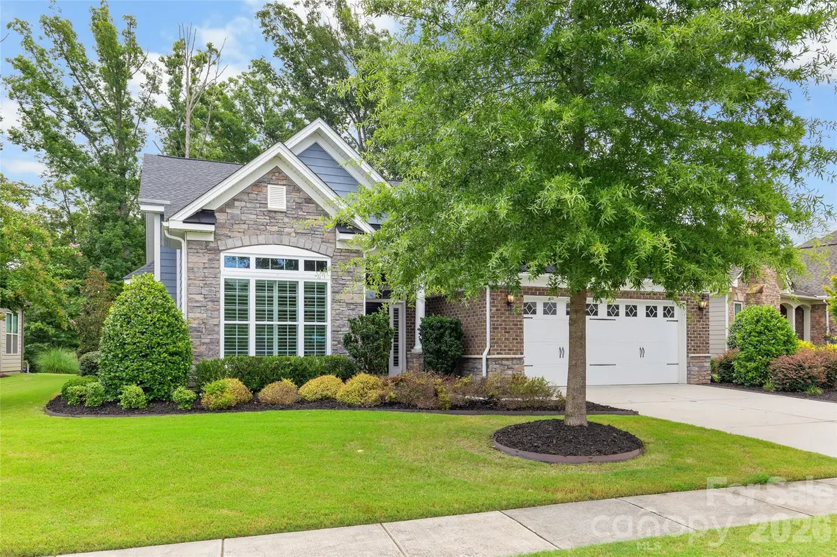 17232 Coves Edge LN, Charlotte, NC 28278