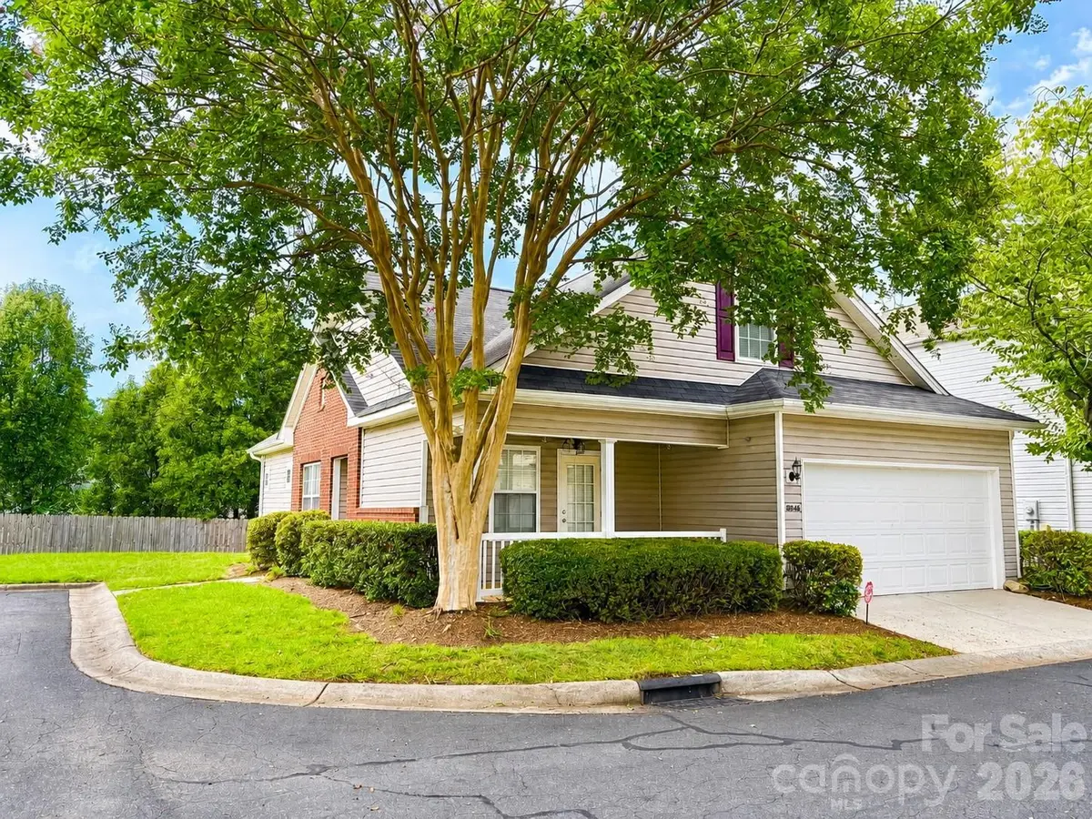 8946 Meadowmont View DR, Charlotte, NC 28269