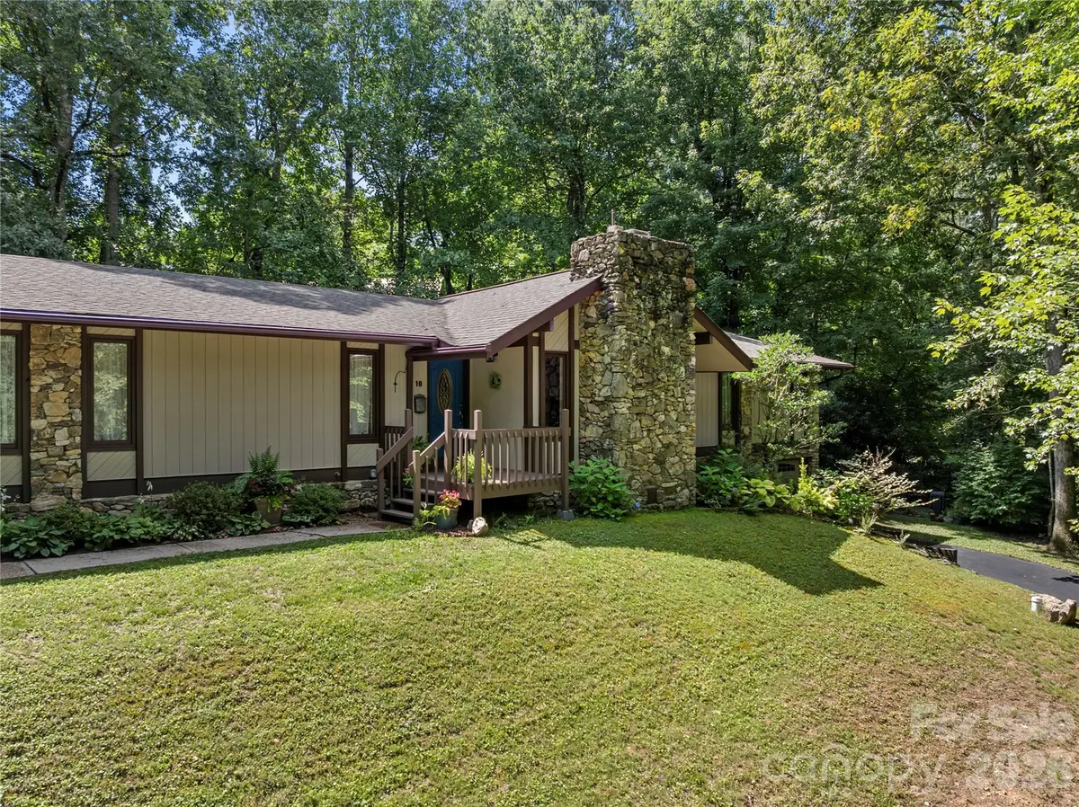 10 Brook Forest DR, Arden, NC 28704
