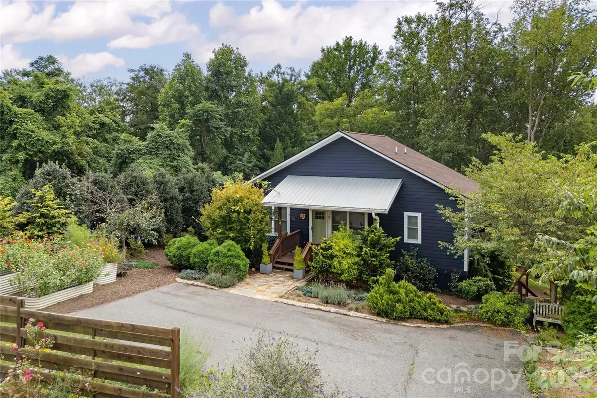 12 Twig LN, Asheville, NC 28803