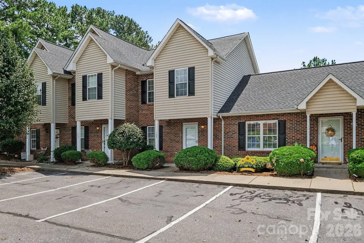 2240 15th AVE NE #102, Hickory, NC 28601