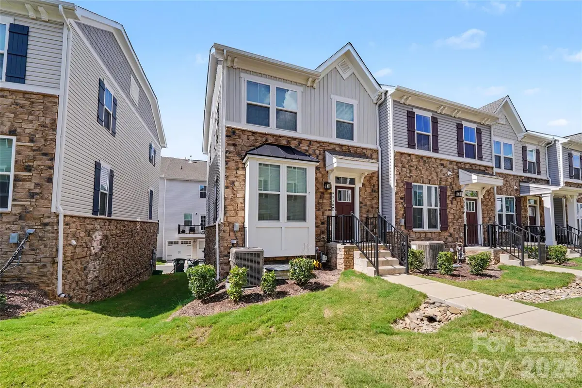9330 Mallard Mills DR, Charlotte, NC 28262