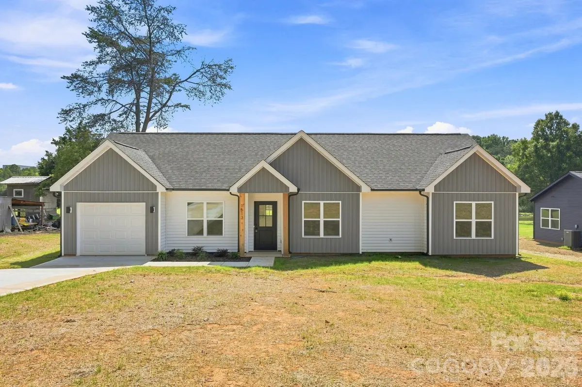 1513 Robin RD, Newton, NC 28658