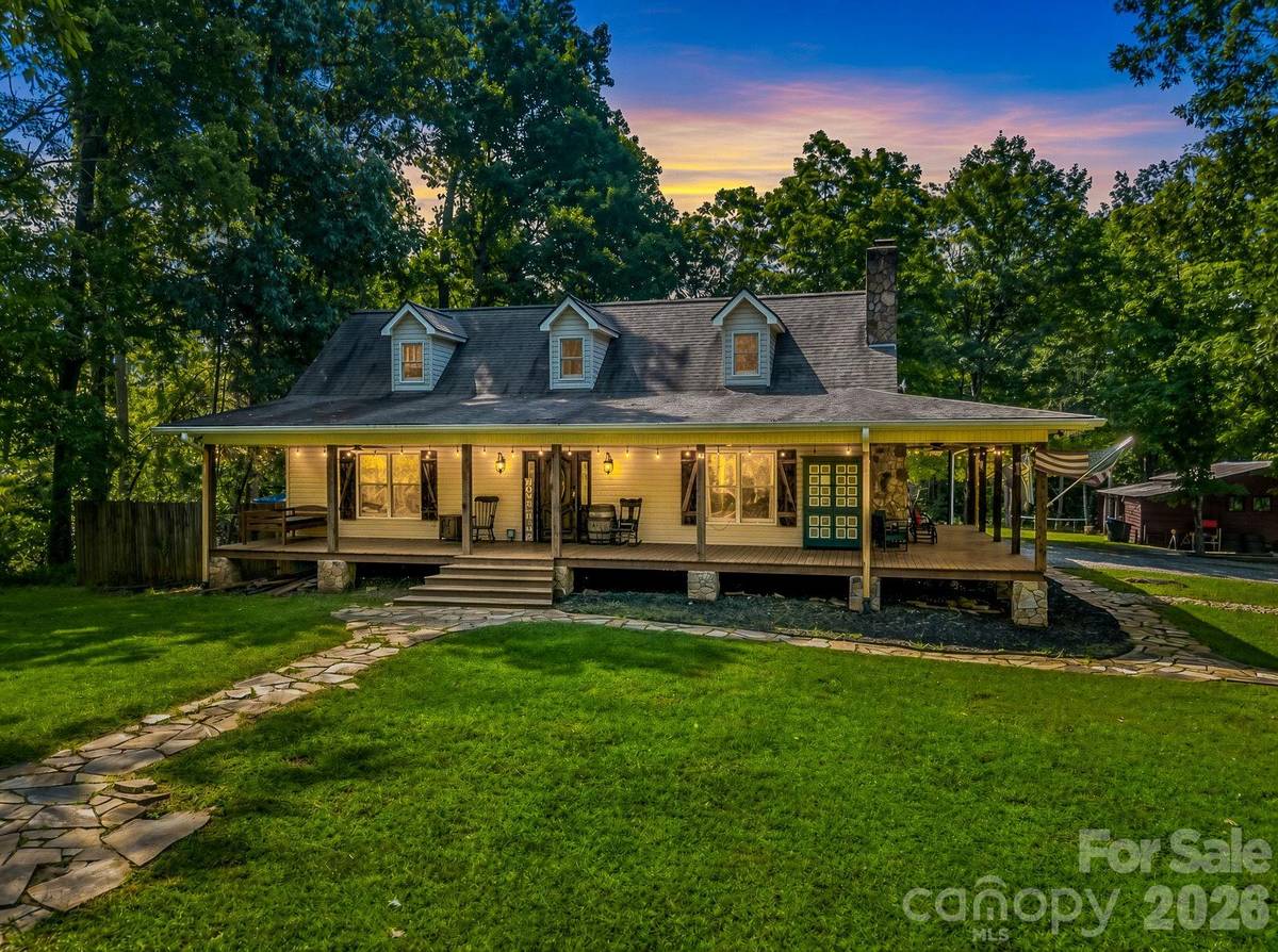 209 Chrysalis LN, Lake Lure, NC 28746