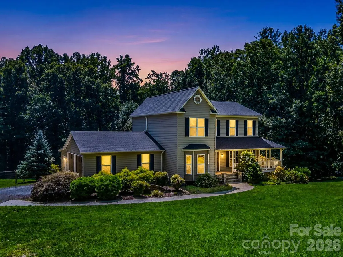 69 Ivy LN, Fletcher, NC 28732