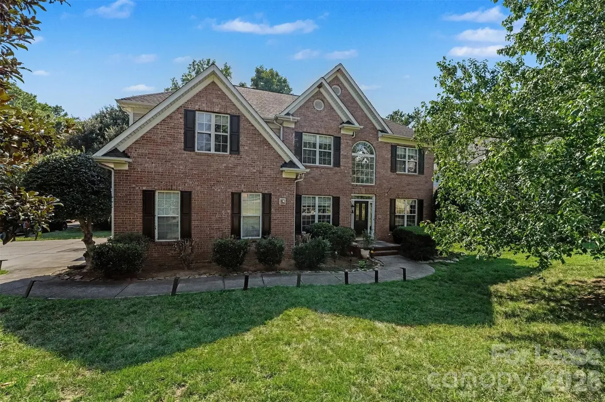 11526 Sir Francis Drake DR, Charlotte, NC 28277