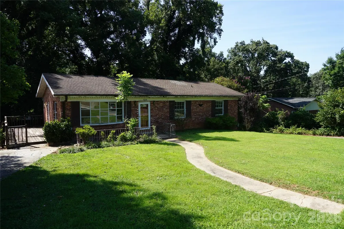 5214 Northview DR, Hickory, NC 28601