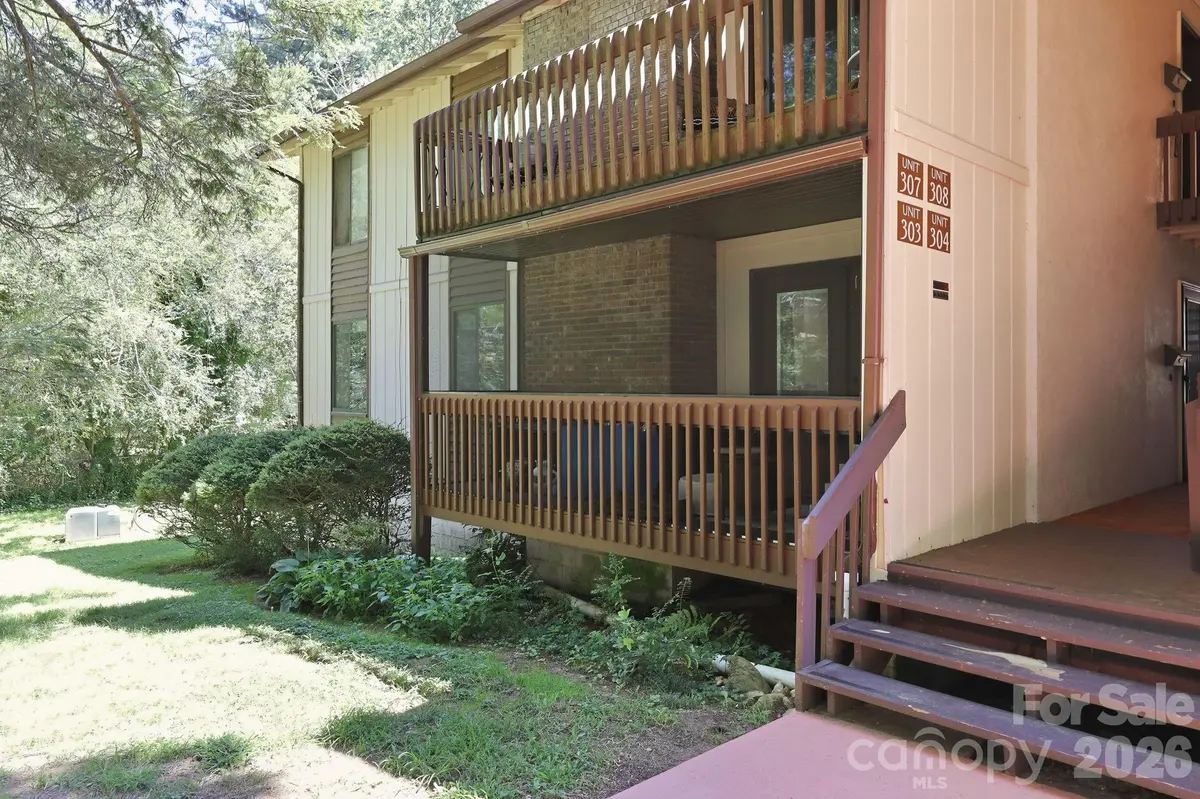 71 Shepard SQ #303, Brevard, NC 28712