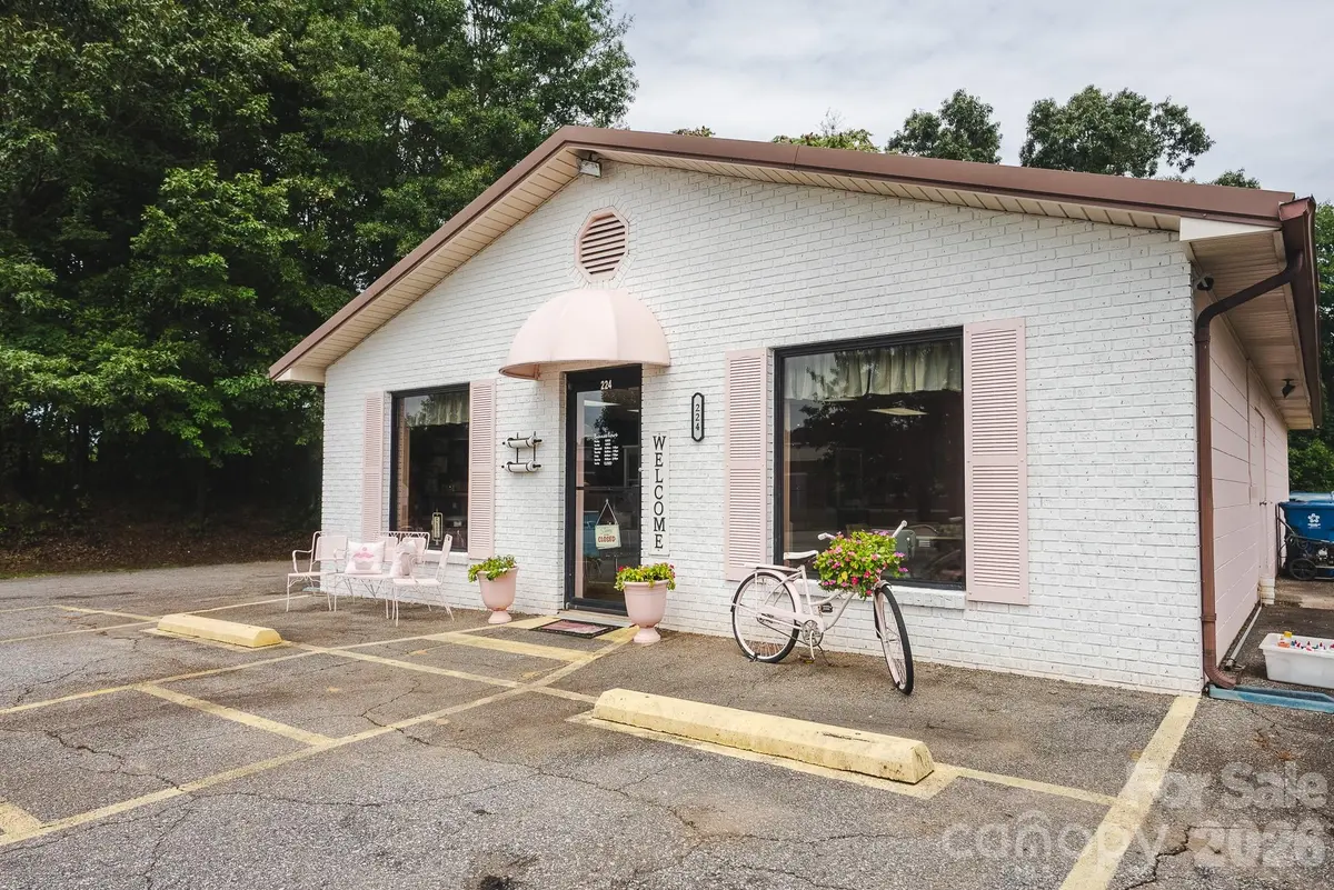 224 School DR, Taylorsville, NC 28681