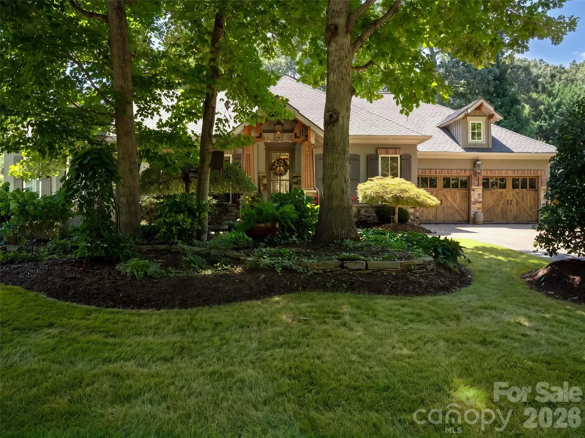 54 Mountain DR, Biltmore Lake, NC 28715
