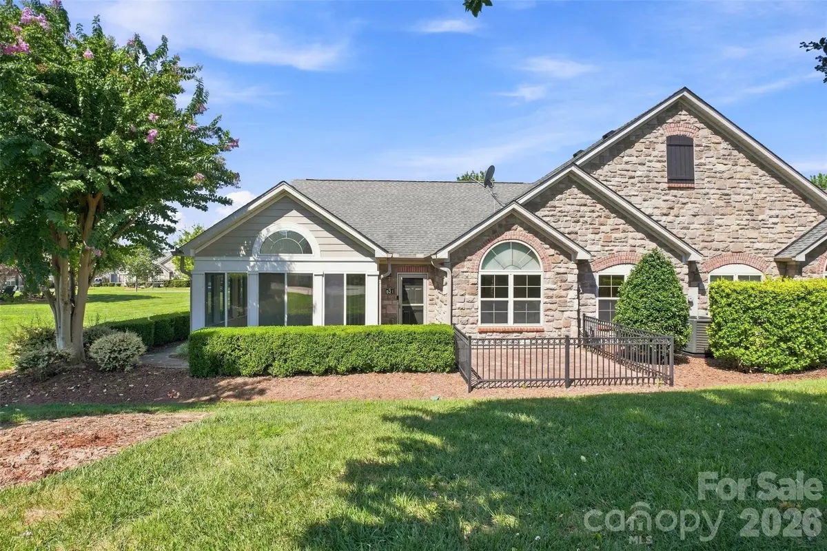 821 Ledgestone CT, Tega Cay, SC 29708