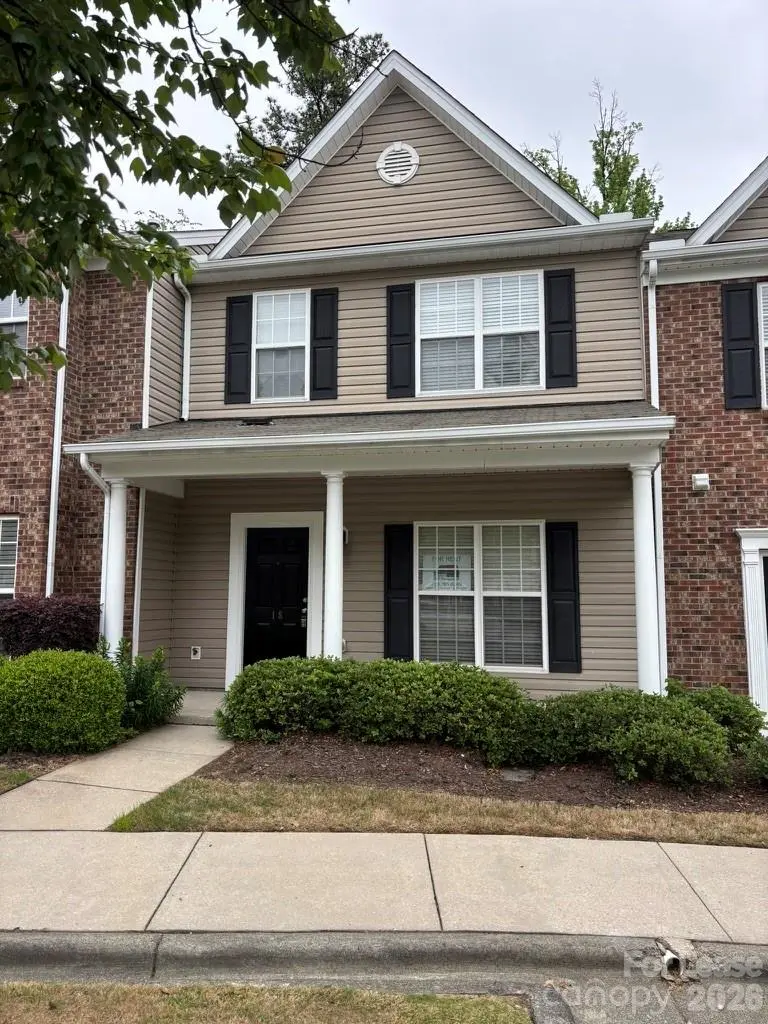 18 Sharpstone LN, Durham, NC 27703