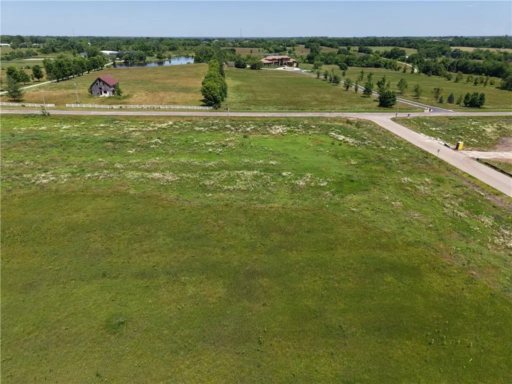 20720 Briar ST, Stilwell, KS 66085