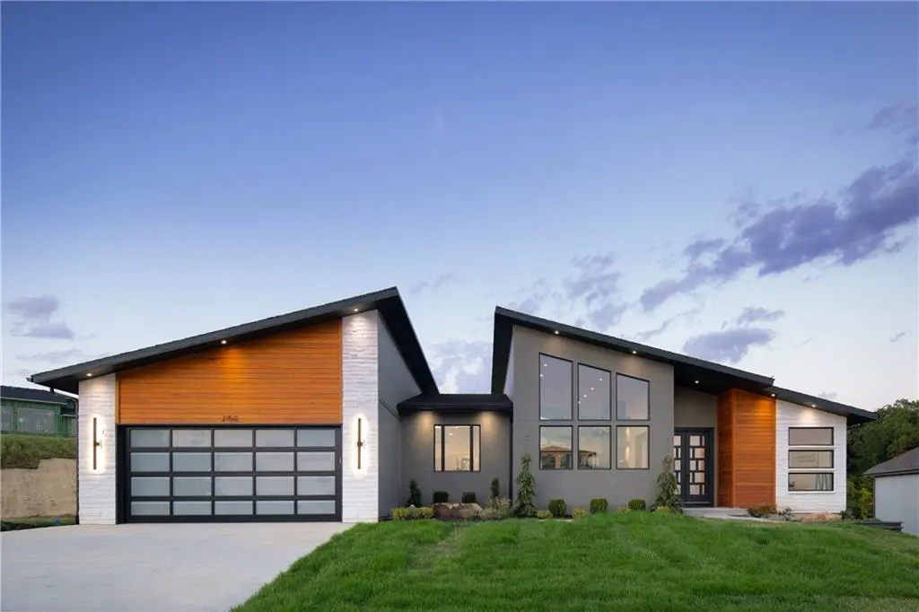2150 NW Palisades DR, Riverside, MO 64150