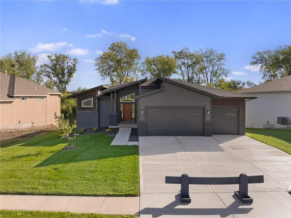 8973 Shady Bend RD, Lenexa, KS 66227