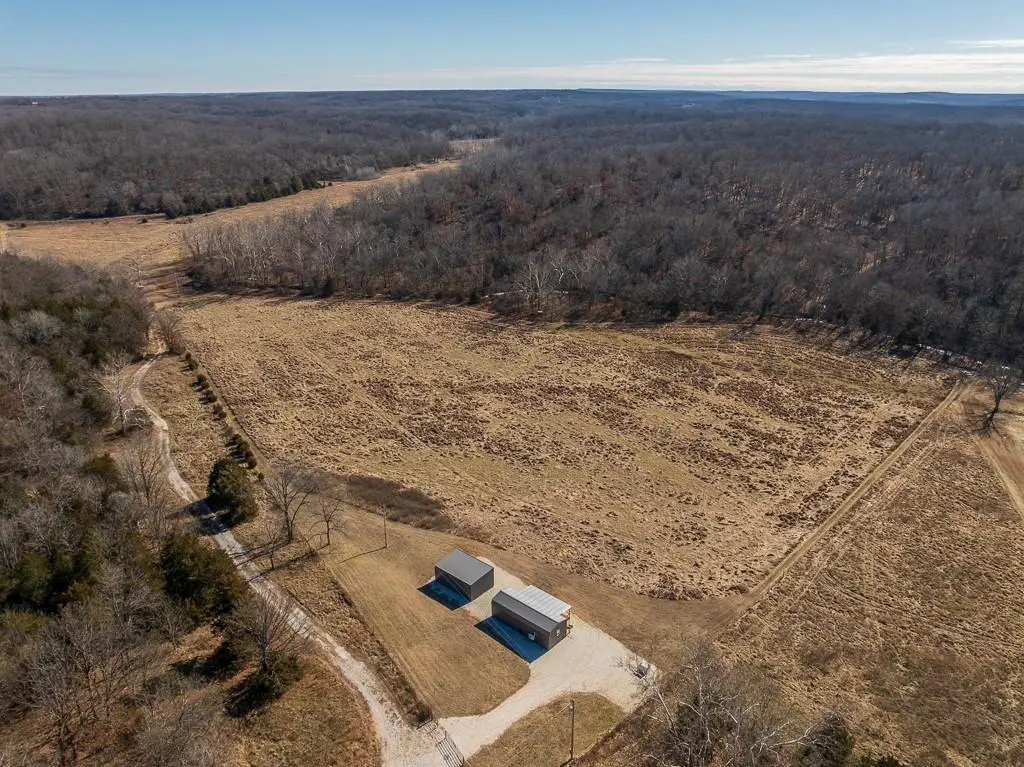 000 SE J HWY, Collins, MO 64738