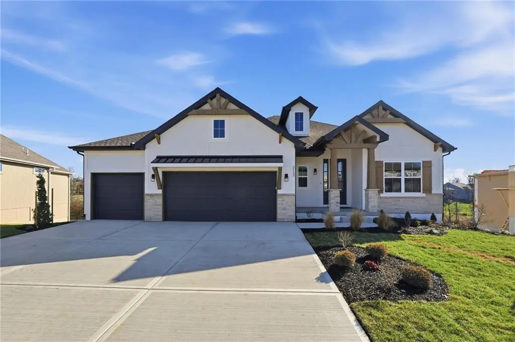 2123 NW Killarney LN, Lee's Summit, MO 64081
