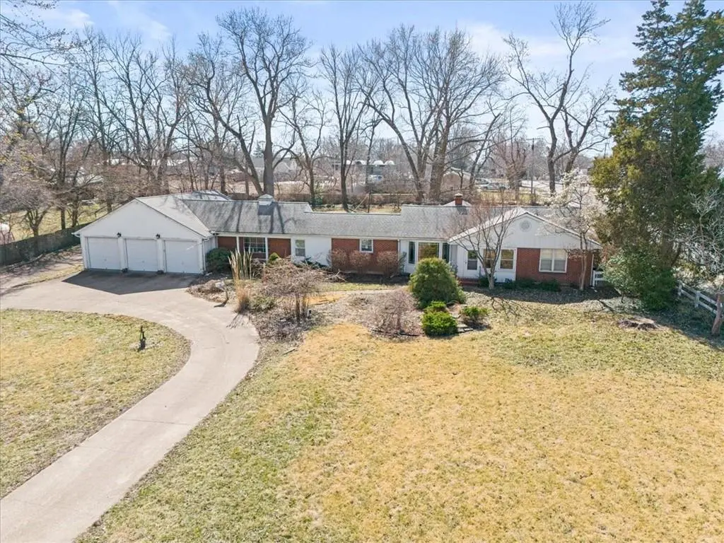 6909 W 82nd ST, Overland Park, KS 66204