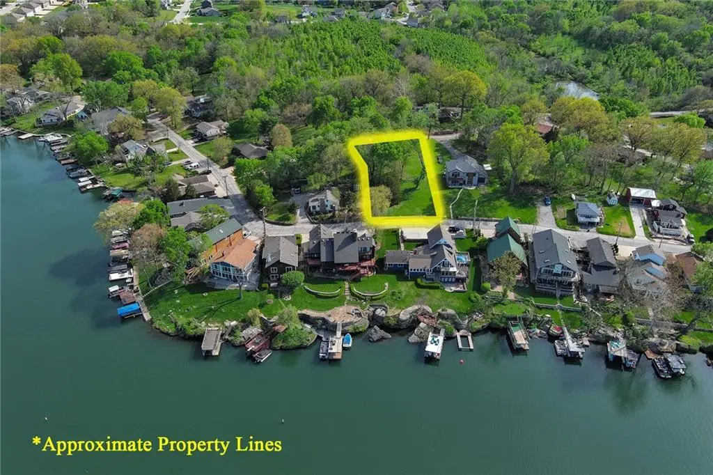 148 Beach DR, Lake Tapawingo, MO 64015