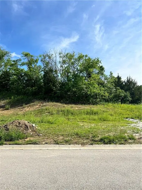 360 S Overlook ST, Olathe, KS 66061